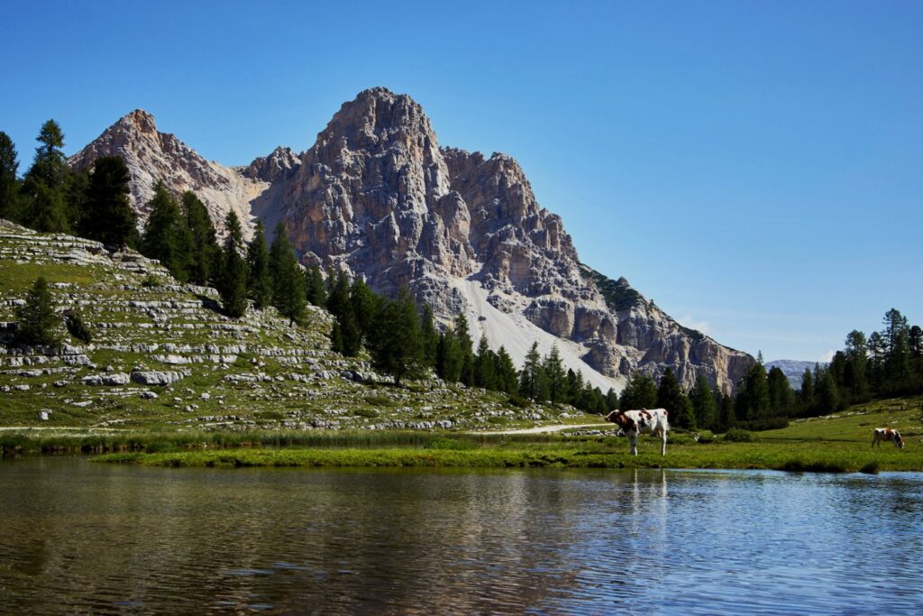 Lago di Limo lungo il trekking per Rifugio Lavarella
