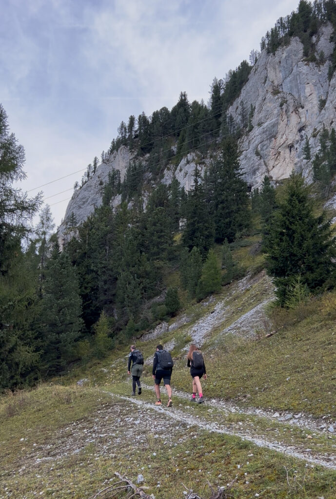 Inizio del sentiero per il Rifugio Torre di Pisa